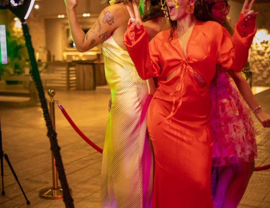 Mirror Loves You Photobooth concept γάμου