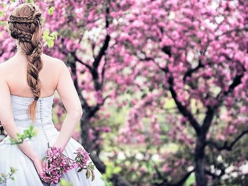 Ανοιξιάτικος Γάμος - Τυποέκφραση