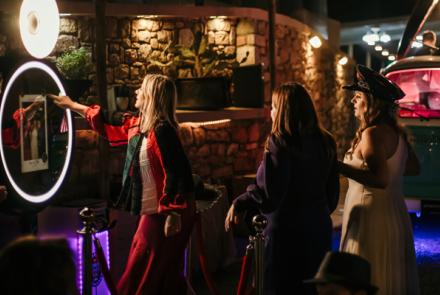 Mirror Loves You Photobooth concept γάμου